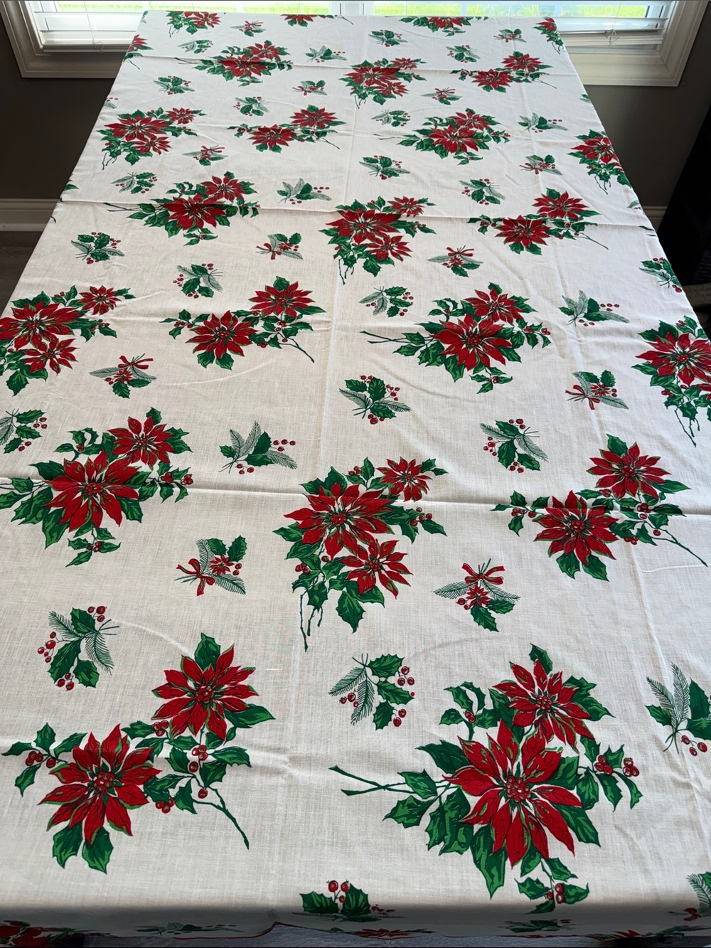Vintage Christmas holiday tablecloth Pointsettias rectangle rounded corners